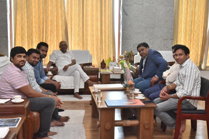 tana-members-invites-vignan-group-chairman-lavu-rathaiah-for-tana-maha-sabhalu-5.jpg