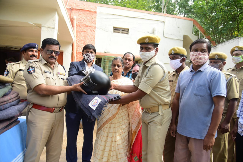 TANA Donates Helmets in Vij 6 Dec 2020