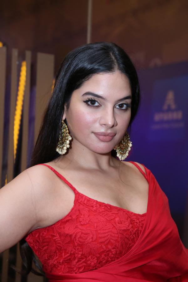 Tanya Hope Stills