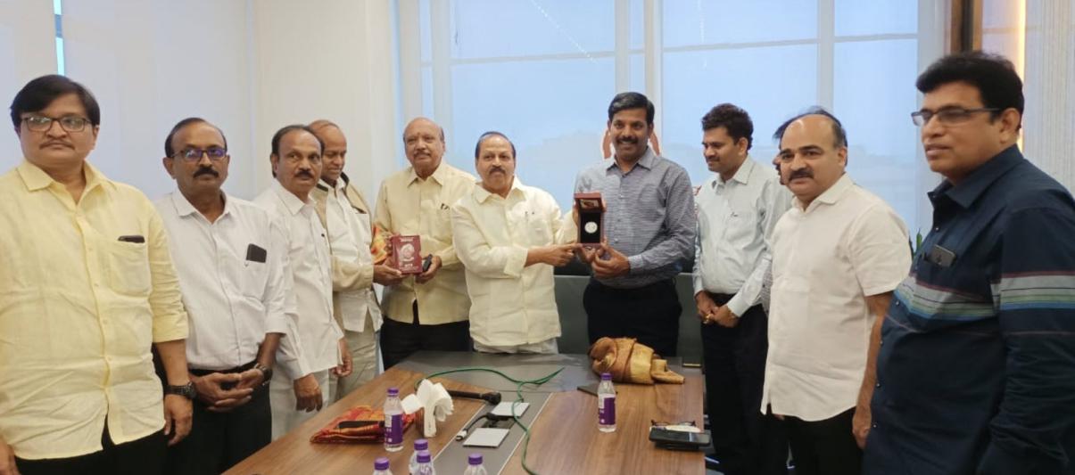td-janardhan-meets-tana-president-niranjan-srugavarapu-2.jpg