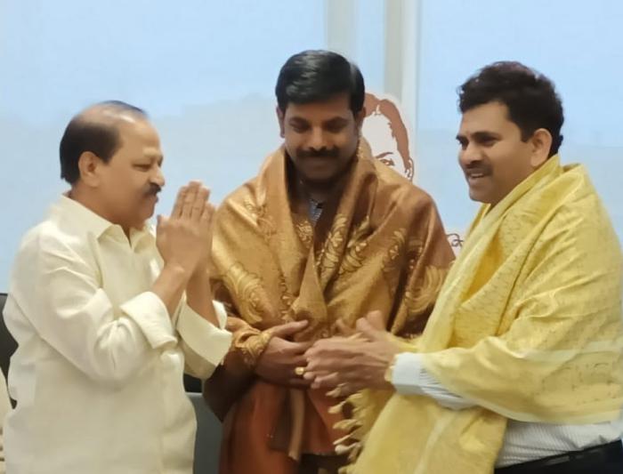 td-janardhan-meets-tana-president-niranjan-srugavarapu-3.jpg