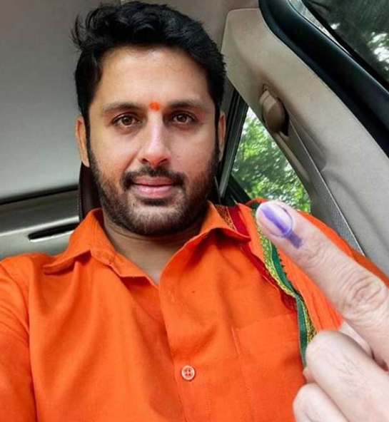 tollywood-celebrities-cast-their-vote-in-ts-elections-10.jpg