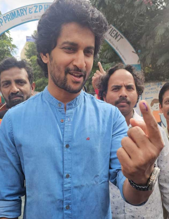 tollywood-celebrities-cast-their-vote-in-ts-elections-14.jpg
