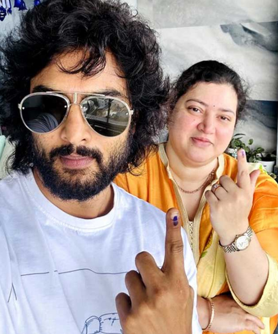tollywood-celebrities-cast-their-vote-in-ts-elections-9.jpg