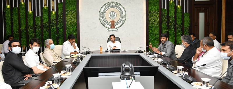 tollywood-celebrities-meets-ys-jagan-2.jpg