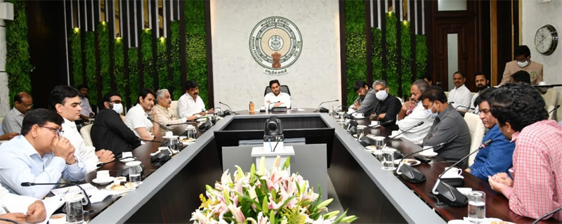 tollywood-celebrities-meets-ys-jagan-3.jpg