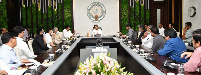 tollywood-celebrities-meets-ys-jagan-4.jpg