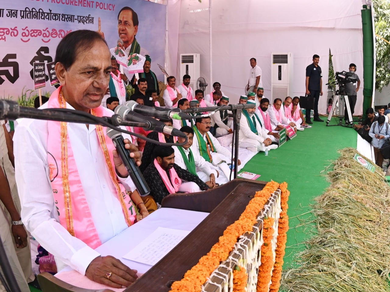 trs-maha-dharna-in-delhi-12.jpg