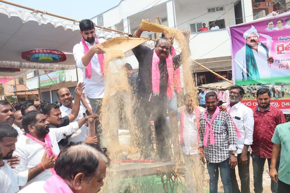 trs-protest-over-paddy-procurement-12.jpg
