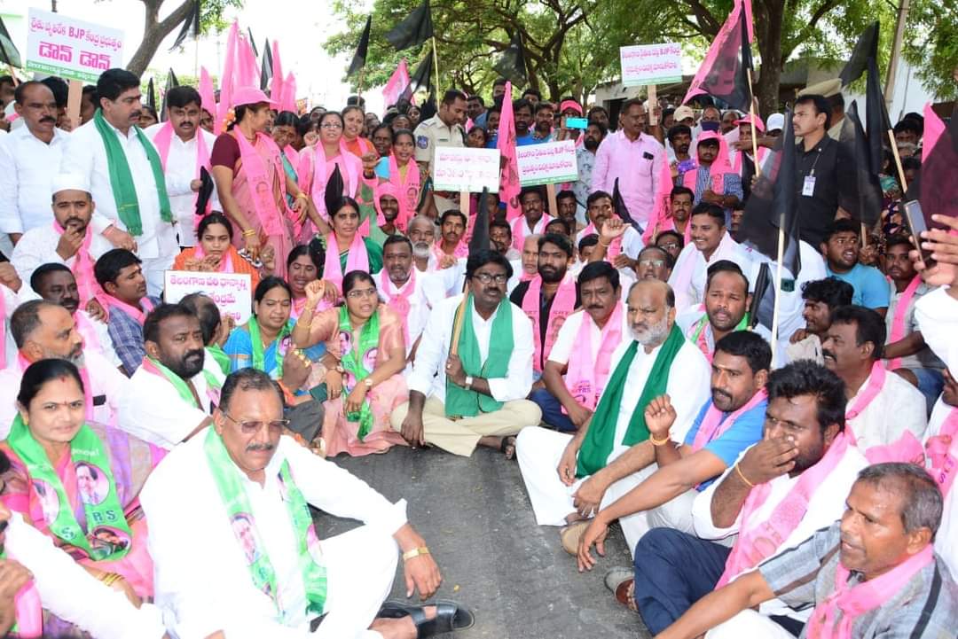 trs-protest-over-paddy-procurement-15.jpg