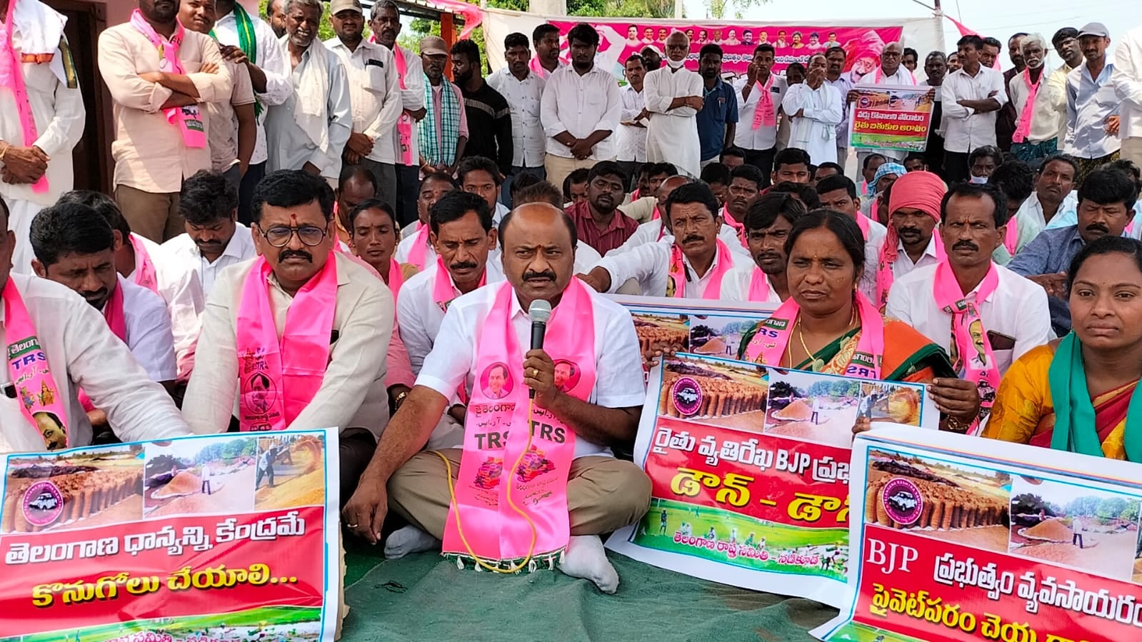 trs-protest-over-paddy-procurement-19.jpg