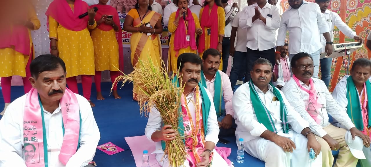 trs-protest-over-paddy-procurement-3.jpg