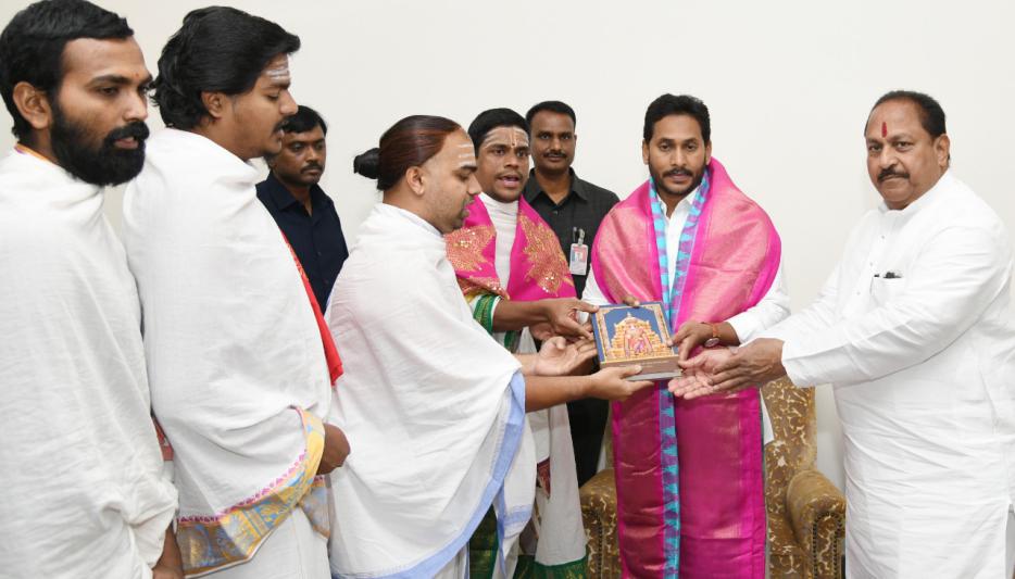 ttd-and-durga-temple-priests-blessed-cm-ys-jagan-6.jpg