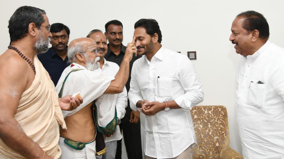 ttd-and-durga-temple-priests-blessed-cm-ys-jagan-7.jpg