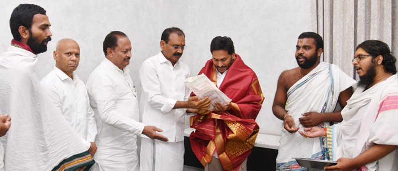 ttd-chairman-invited-cm-jagan-to-ttd-brahmotsavam-2.jpg