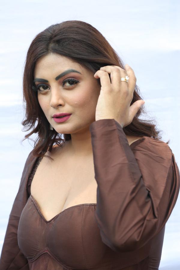 twinkle-kapoor-stills-2.jpg