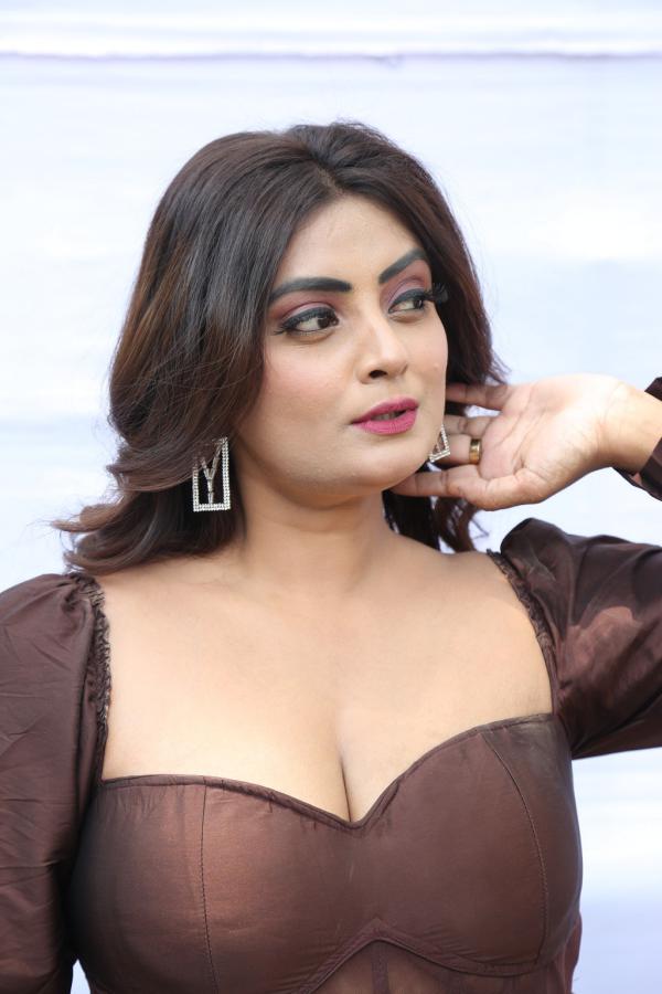 twinkle-kapoor-stills-4.jpg