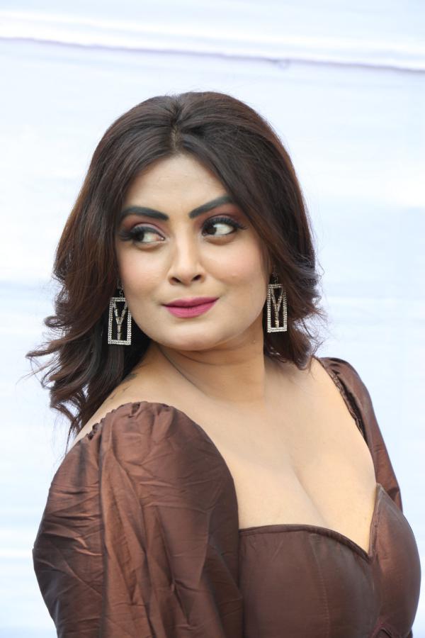 twinkle-kapoor-stills-7.jpg