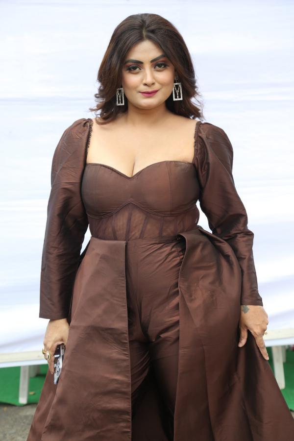 twinkle-kapoor-stills-9.jpg