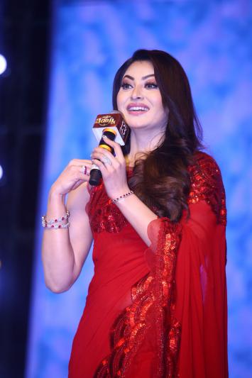 urvashi-rautela-stills-10.jpg