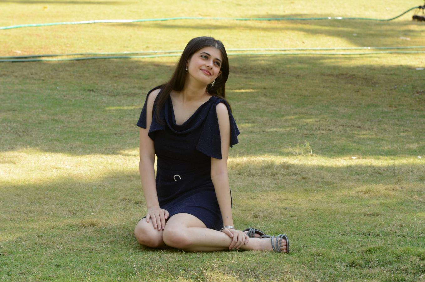 urvi-singh-stills-15.jpg