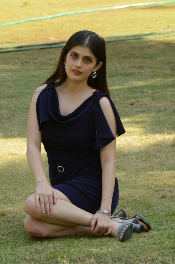 urvi-singh-stills-19.jpg