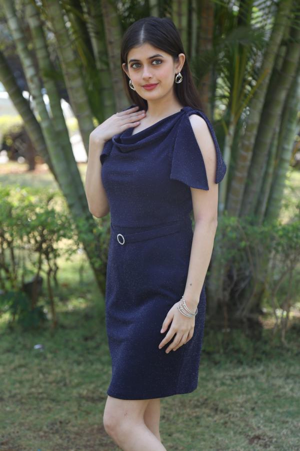 urvi-singh-stills-2.jpg