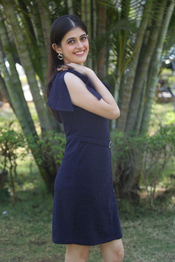 urvi-singh-stills-3.jpg