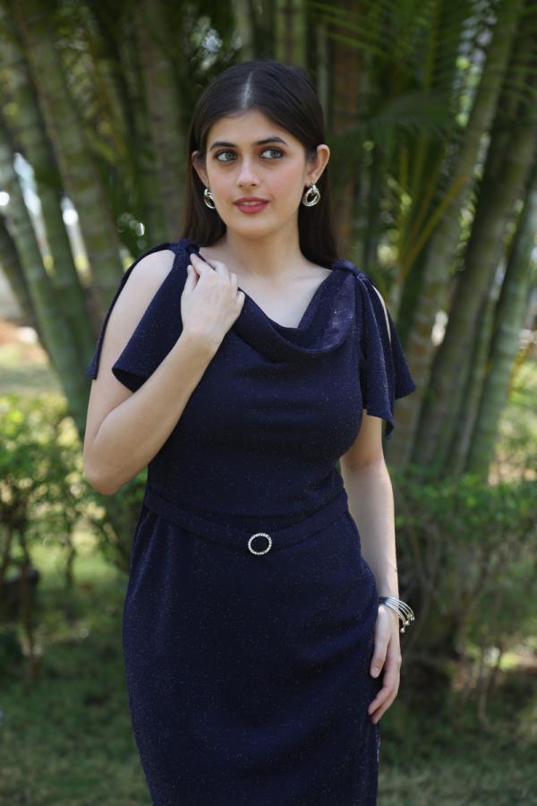 urvi-singh-stills-4.jpg