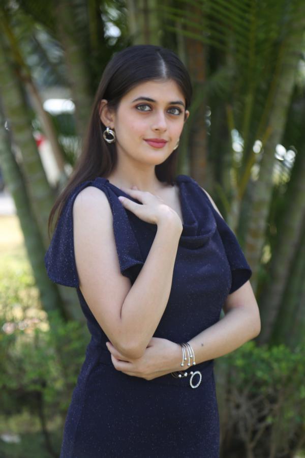urvi-singh-stills-6.jpg