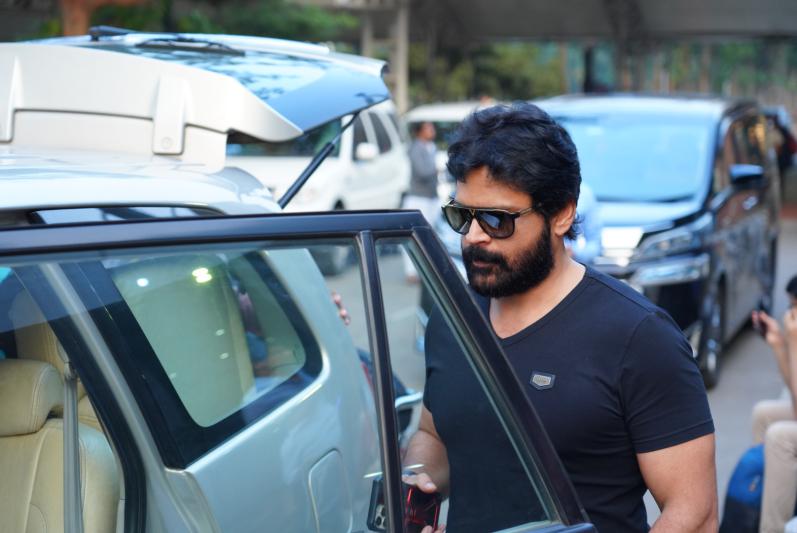 vaarasudu-movie-blockbuster-celebrations-in-vizag-4.jpg