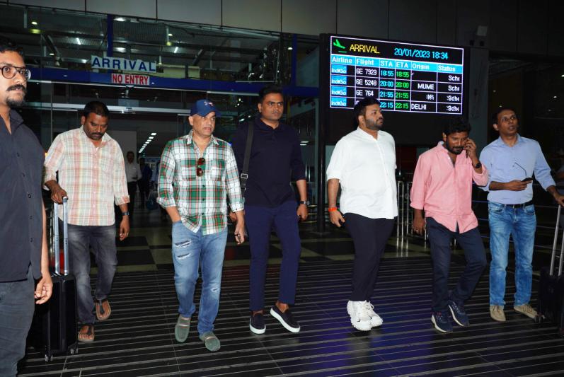 vaarasudu-movie-blockbuster-celebrations-in-vizag-5.jpg