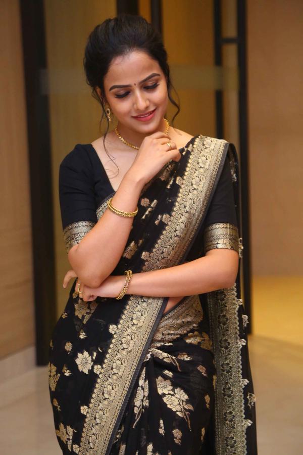 vaishnavi-chaitanya-stills-6-17.jpg