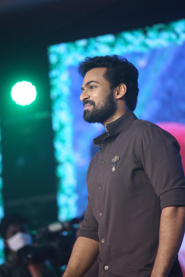 vaishnavtej-stills-14.jpg