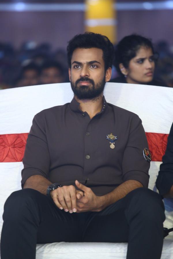 vaishnavtej-stills-5.jpg
