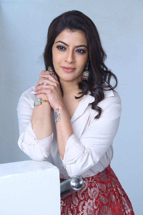 varalaxmi-sarathkumar-stills-22.jpg