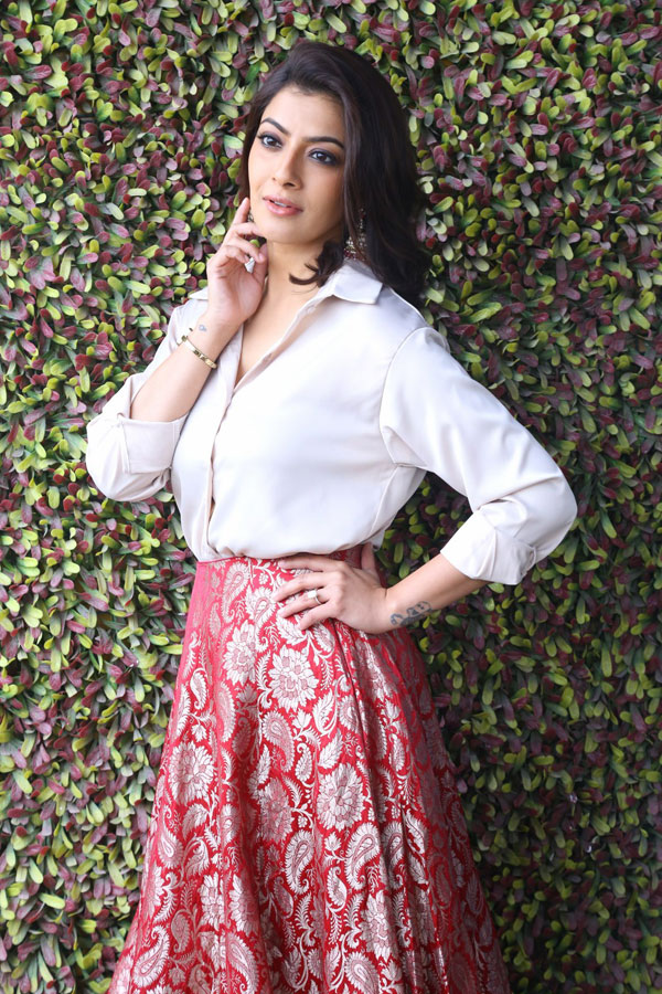 varalaxmi-sarathkumar-stills-25.jpg