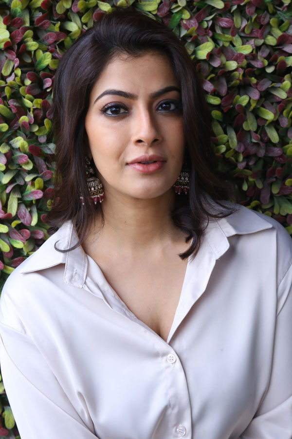 varalaxmi-sarathkumar-stills-3.jpg