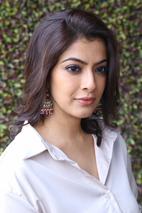 varalaxmi-sarathkumar-stills-5.jpg