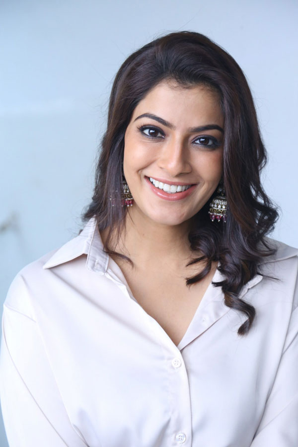 varalaxmi-sarathkumar-stills-9.jpg