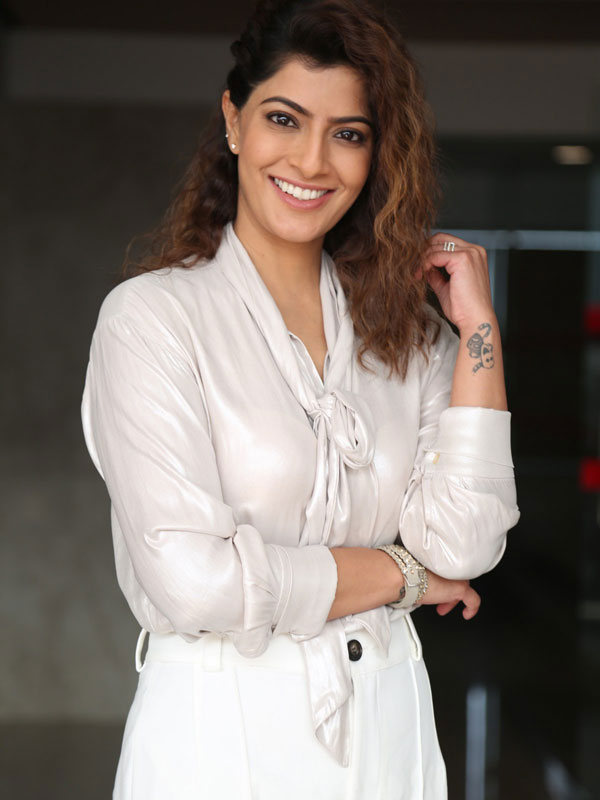 Varalaxmi Stills
