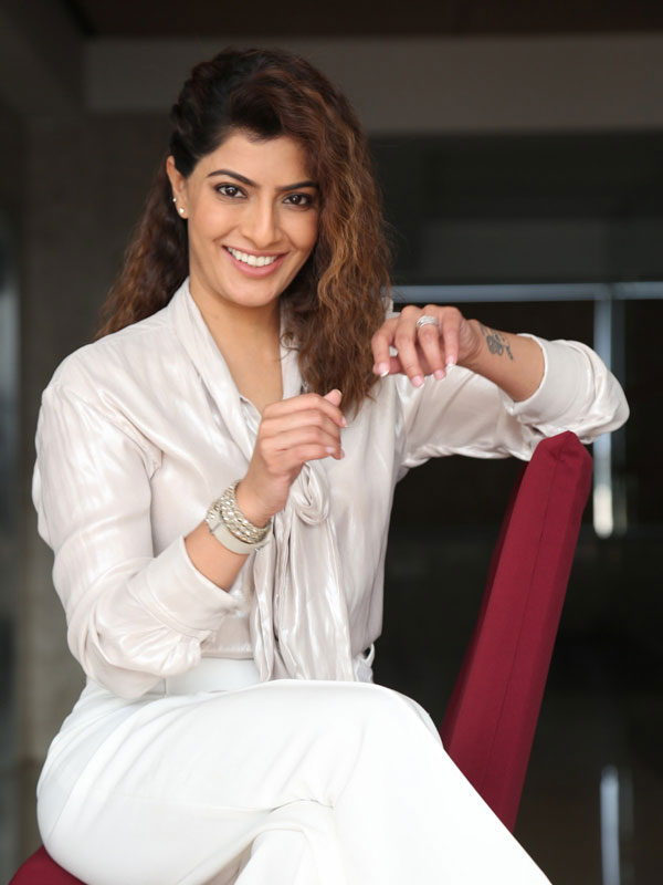 varalaxmi-stills-11.jpg