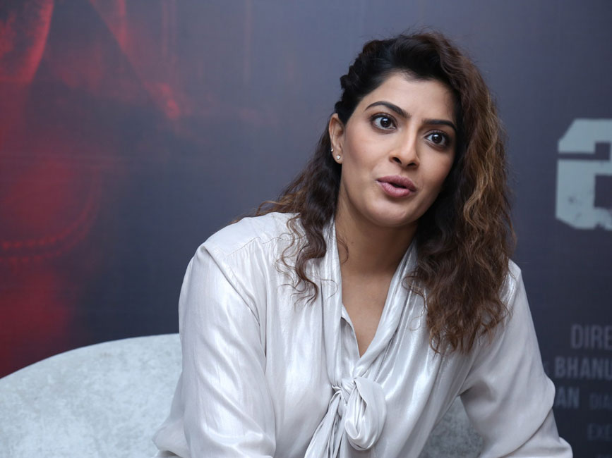 varalaxmi-stills-13.jpg