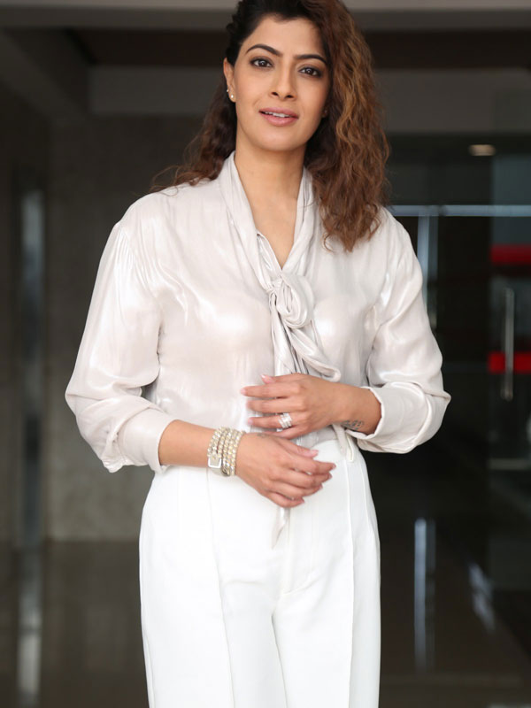 varalaxmi-stills-5.jpg