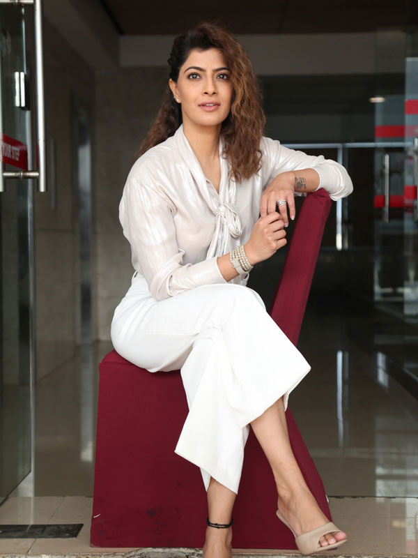 varalaxmi-stills-9.jpg