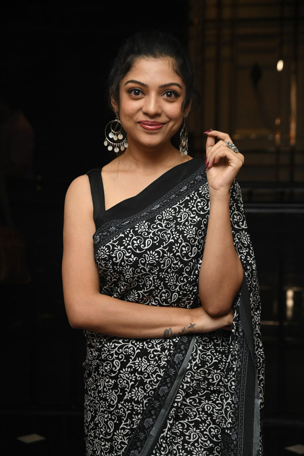 varsha-bollamma-stills-4-12.jpg