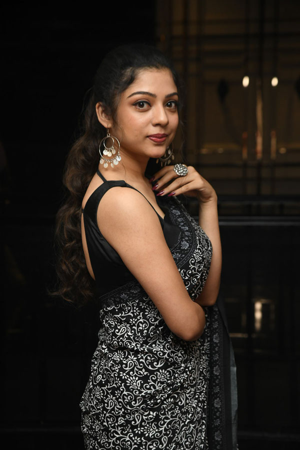 varsha-bollamma-stills-4-13.jpg