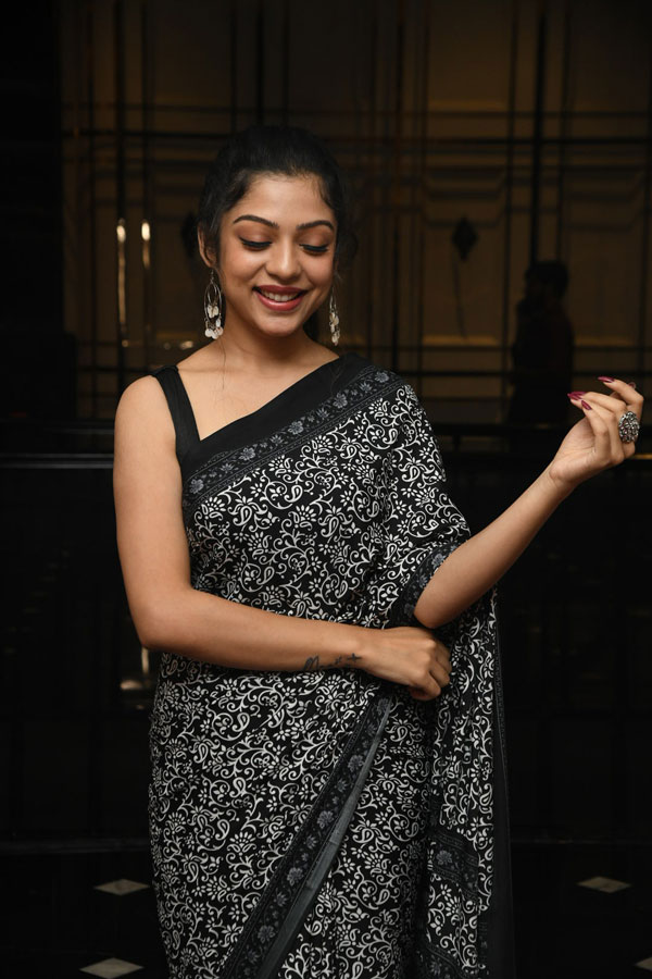 varsha-bollamma-stills-4-3.jpg