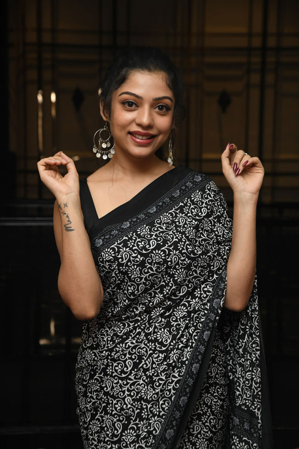 varsha-bollamma-stills-4-5.jpg