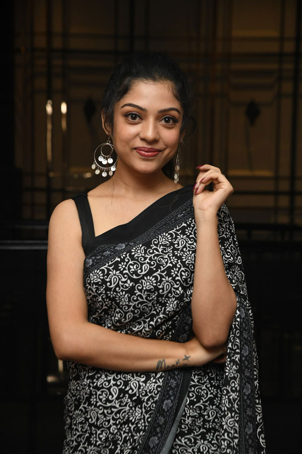 varsha-bollamma-stills-4-6.jpg